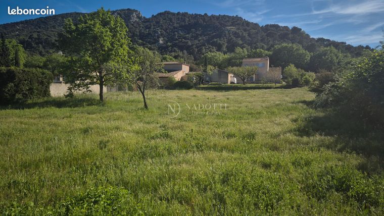 Terrain 1972 m² ROBION