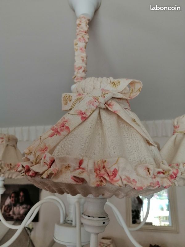 Chaises SAM et lustres (image 9)