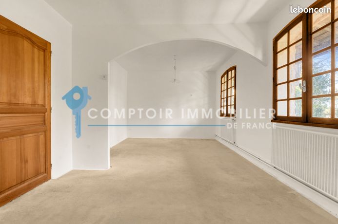 https://img.leboncoin.fr/api/v1/lbcpb1/images/0f/1a/4c/0f1a4c345b8685c26f66d3e355c3cd5f1d02a71a.jpg?rule=ad-image