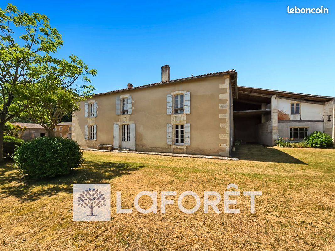 Maison 6 pièces 245 m² · à Gémozac · 245 m² · 324 700 €