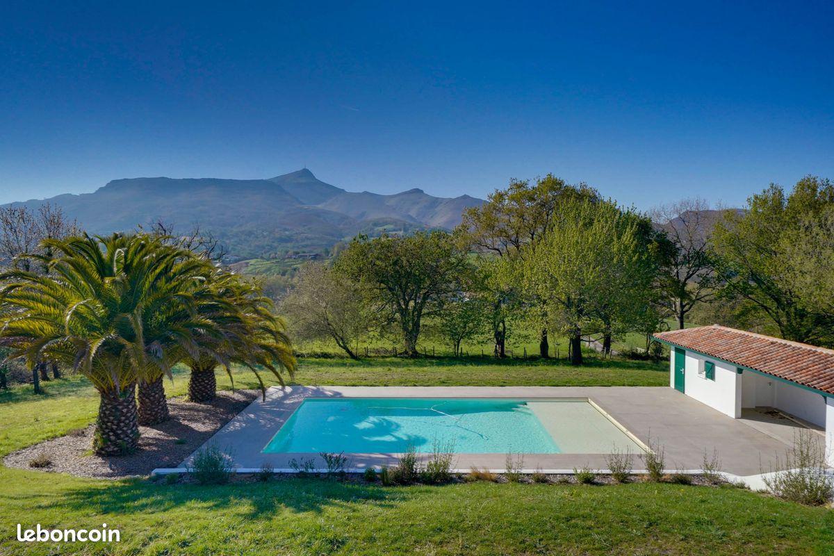 Propriété 9 pièces 330 m² (image 1)