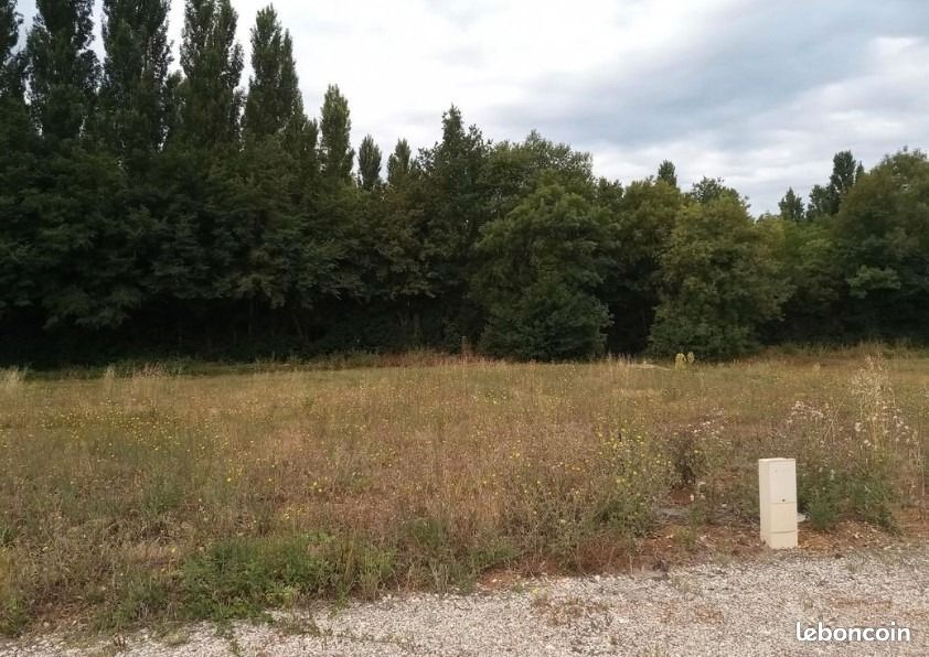 Terrain 834 m² Montpellier De Medillan · à Montpellier-de-Médillan · 49 000 €