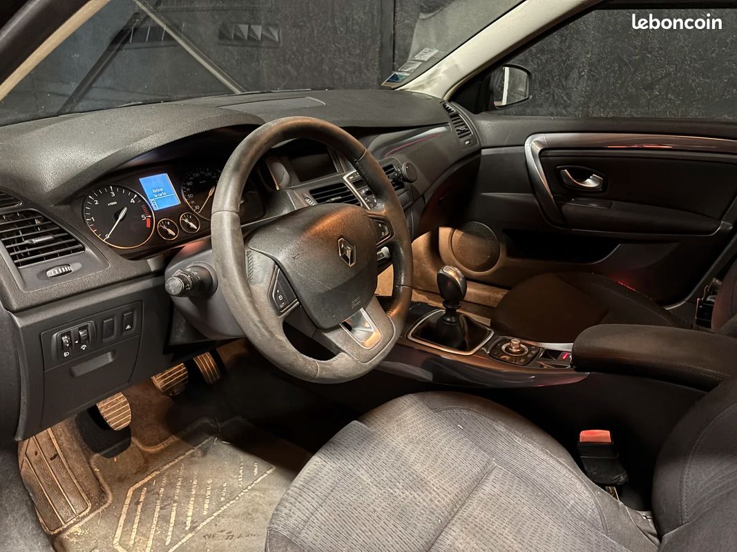 Renault LAGUNA III Black Edition Carminat (image 8)