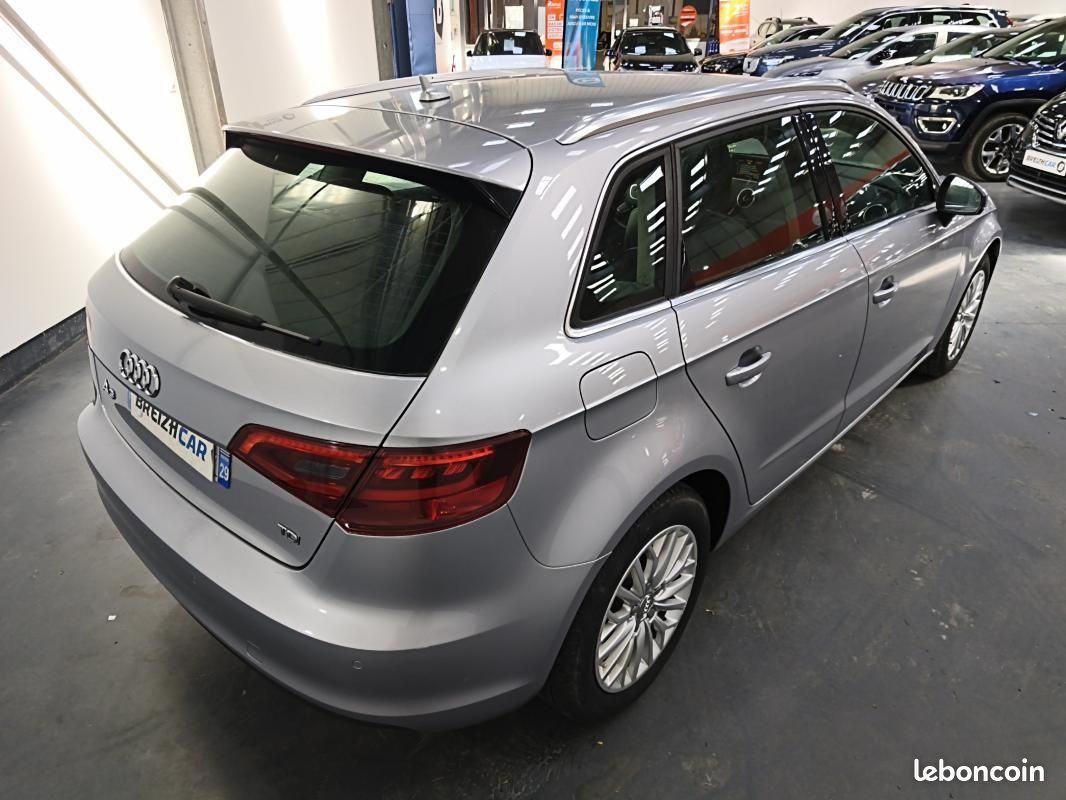 Audi A3 III 1.6 TDI 110ch Ambiente (image 6)