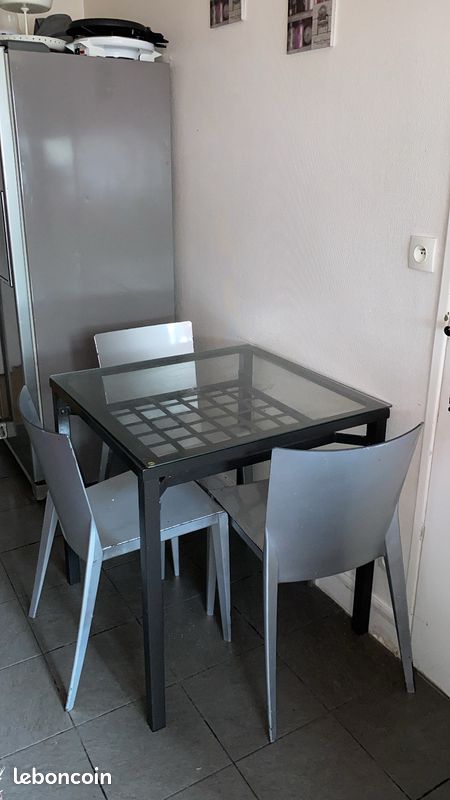 Table noir fer forgé IKEA (image 1)