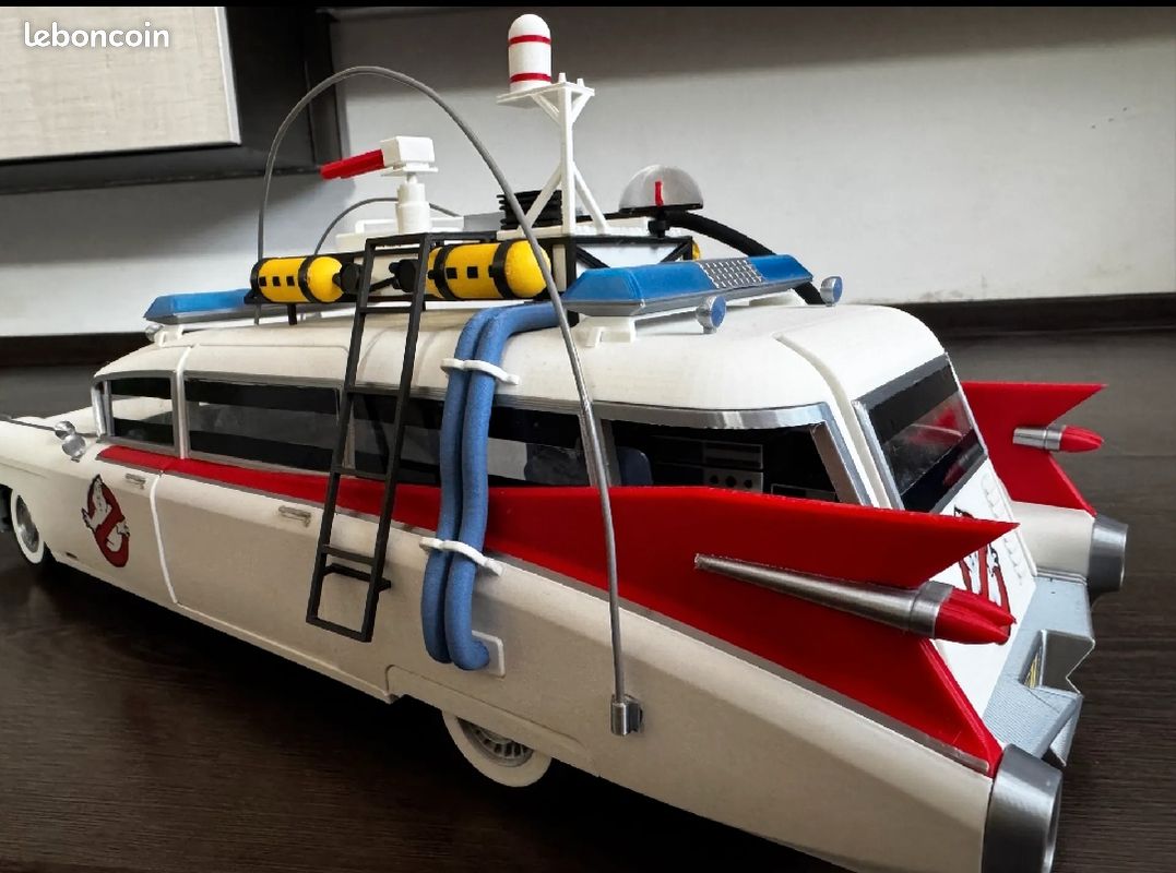 Voiture CADILLAC Ghostbusters ECTO 1 Ambulance du Film S.O.S. Fantômes 1/18 40ème Anniversaire