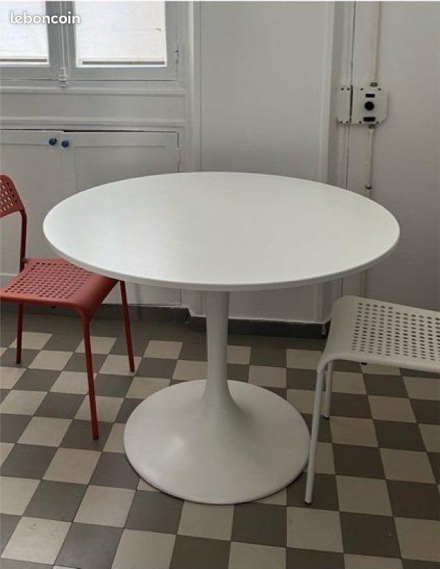 RÉSERVÉ / Table ronde blanche IKEA Docksta style Tulipe (image 1)