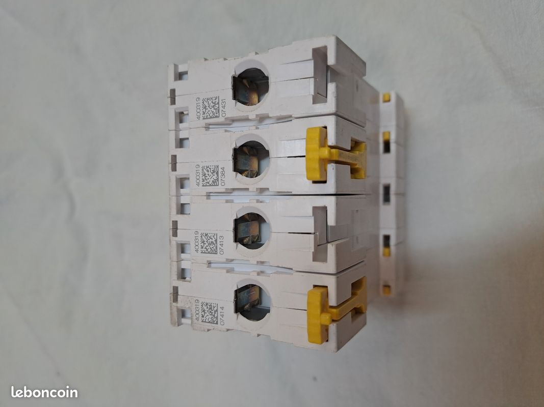 Acti9 iC60N - Disjoncteur - 4P - 32A - Courbe D - 400Vca - 6000A/10kA (image 3)
