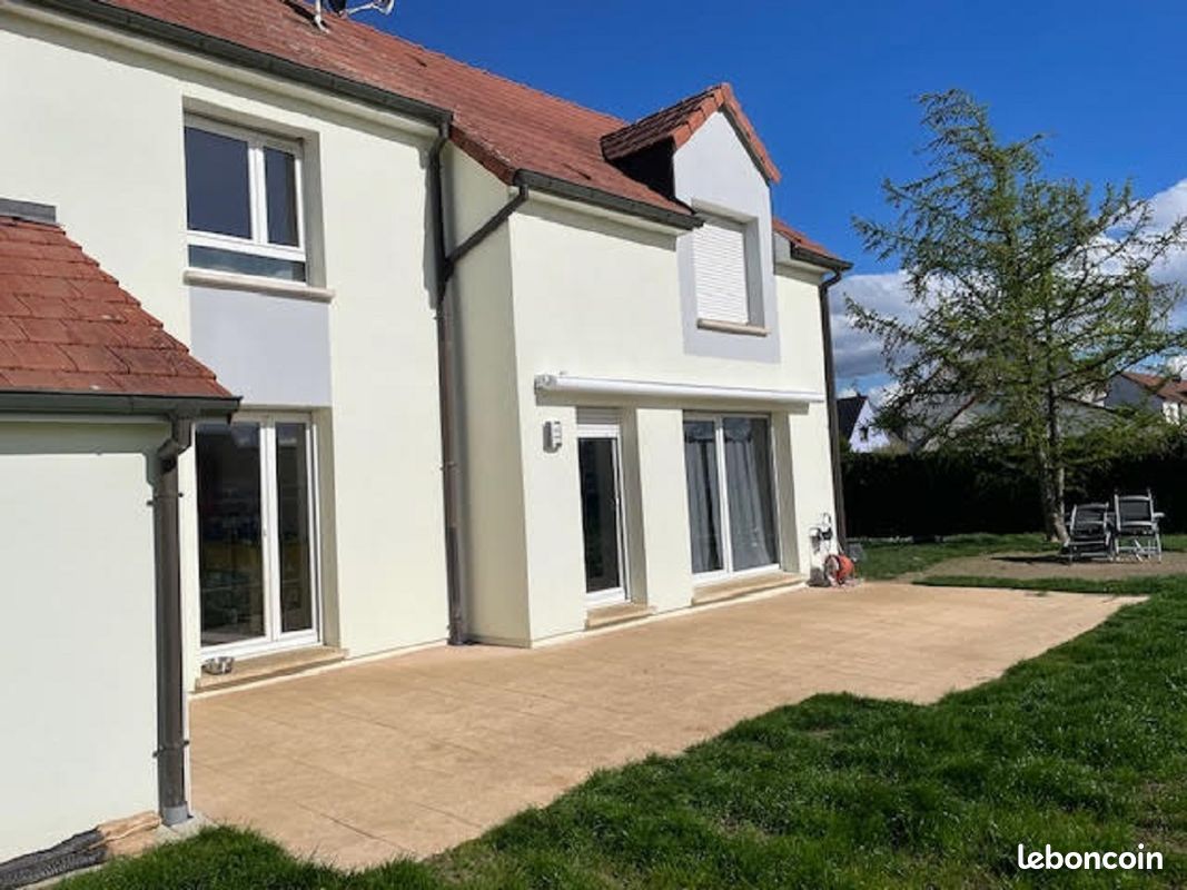 Maison 6 pièces 160 m² · à Blotzheim · 160 m² · 2 200 €