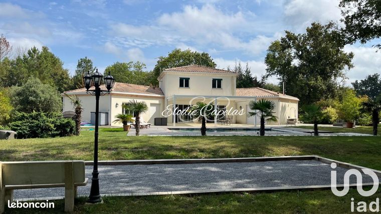 Propriété 7 pièces 210 m²