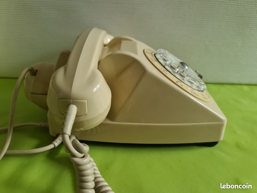 Téléphone à cadran vintage – modèle Socotel S63 - Décoration