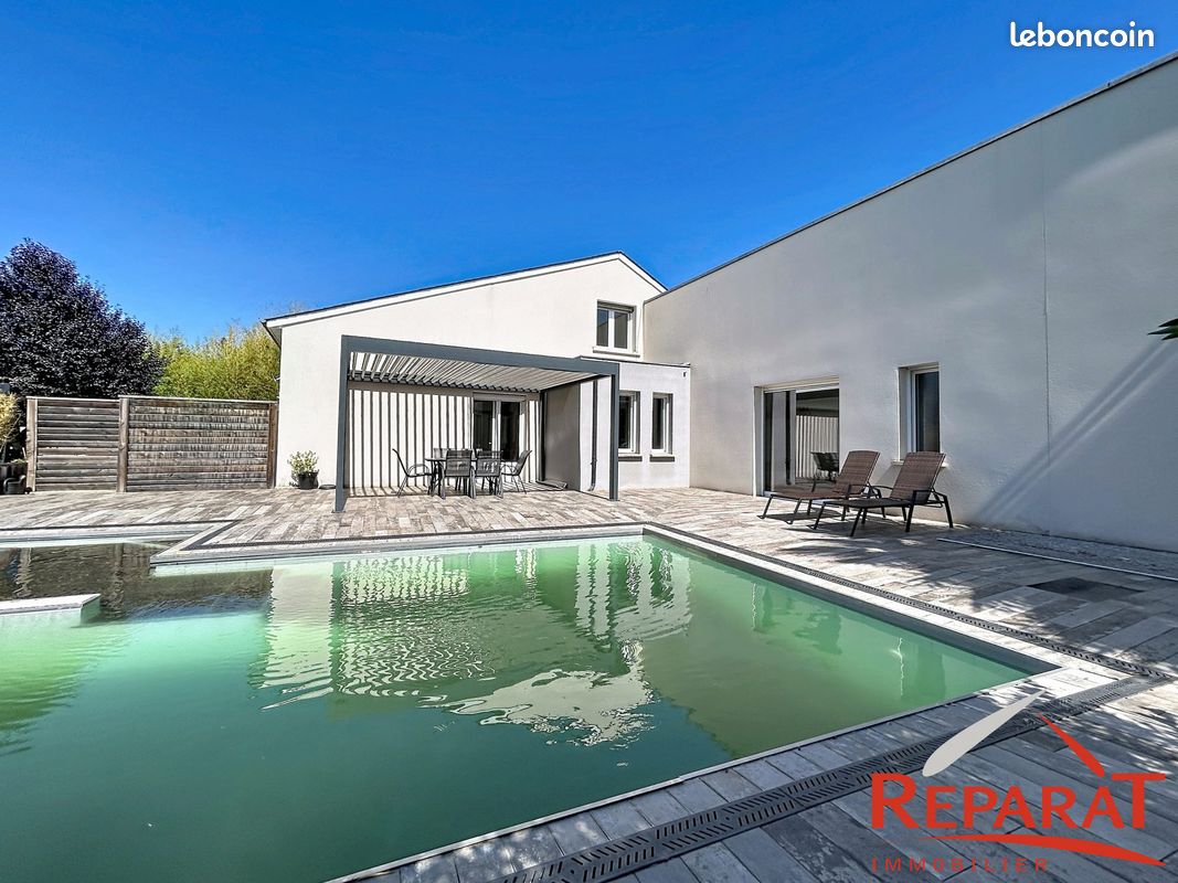 Maison 7 pièces 182 m² · à Varetz · 182 m² · 305 000 €