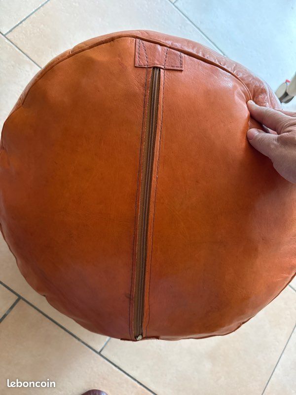 Poufs (image 2)