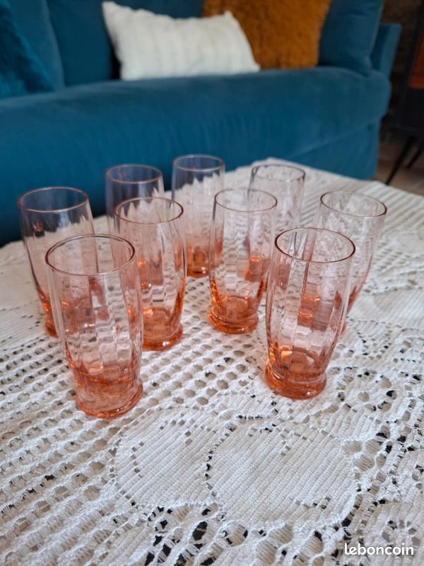9 jolis verres à digestifs anciens en verre soufflé rose en excellent état (image 1)