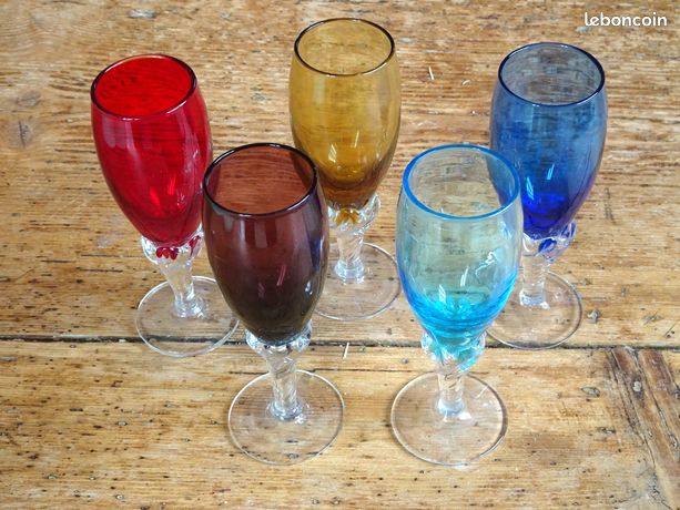 Verre gravé dans verres, flûtes et services En Verre ou cristal de grandsnom français
