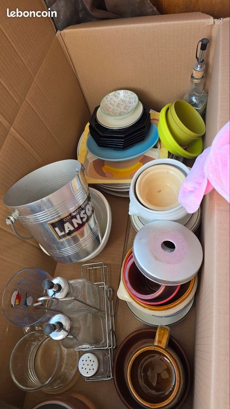Divers objets cuisine et vaisselle : bols, tasses, assiettes, seau à champagne, huiliers, pots – Faire offre (image 1)