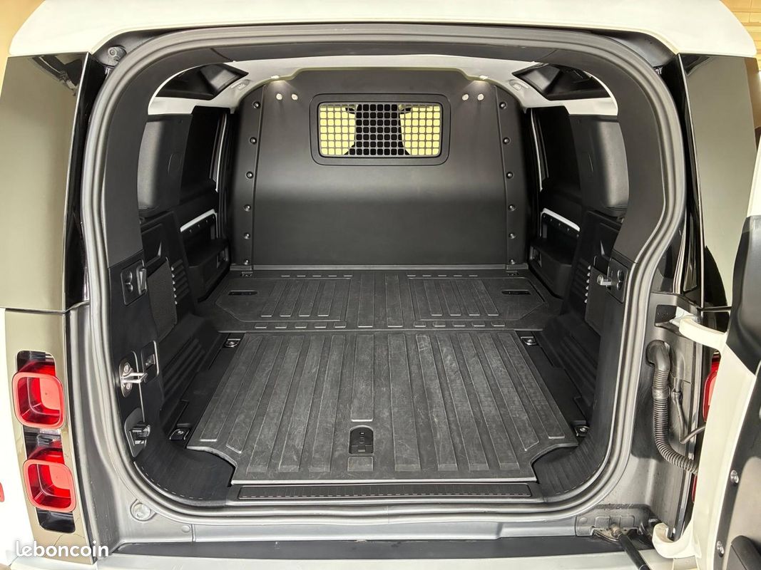 Land-rover Defender 110 3.0 D250 Hard Top S (image 15)