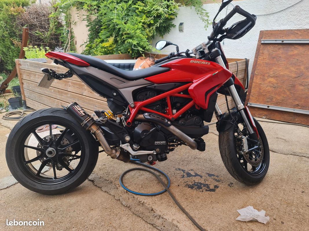 Ducati hypermotard 939 (image 1)