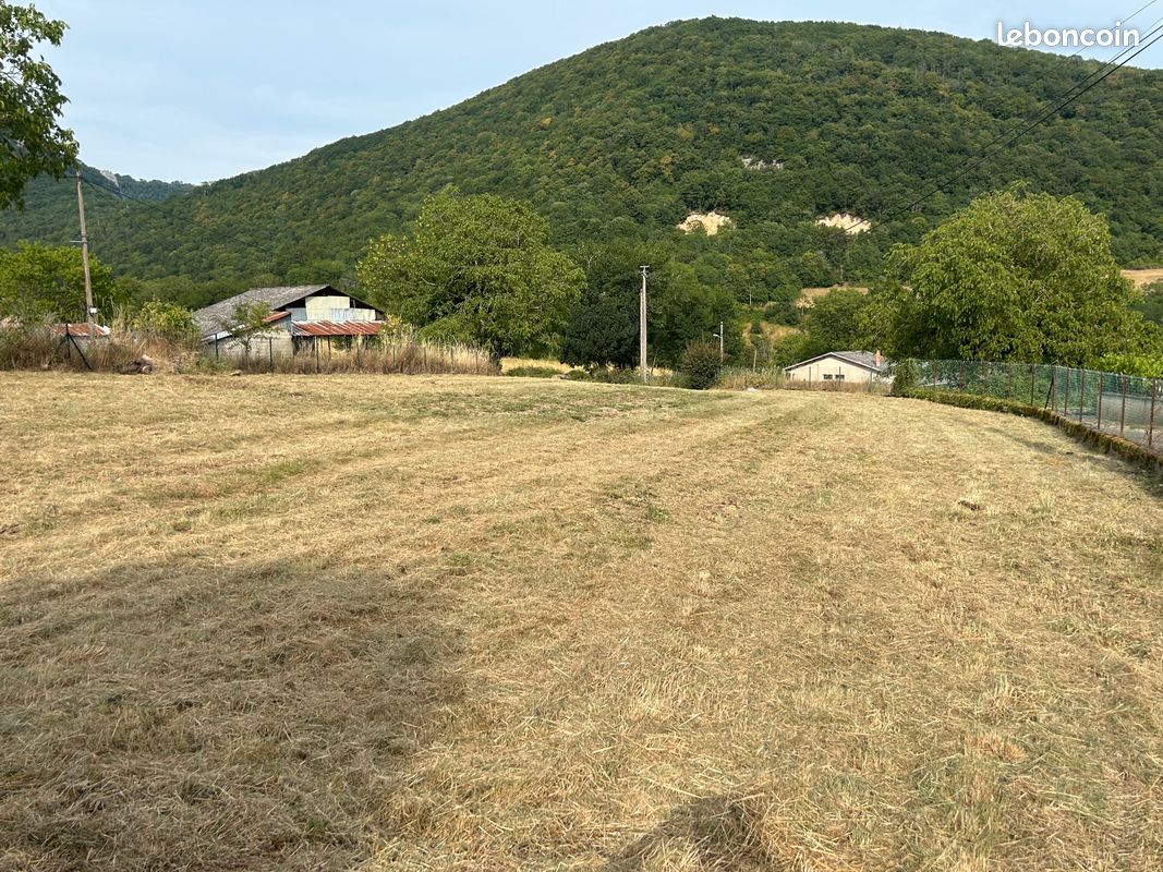 Terrain constructible · à Bénonces · 100 000 €