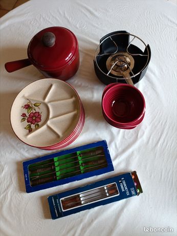 Service à Fondue Savoyarde 20 Cm En Fonte émaillée Rouge 6 Personnes Baumalu 385052