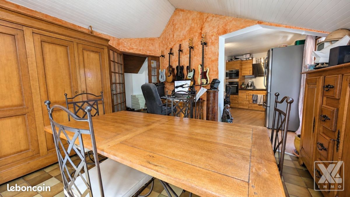 Maison 8 pièces 195 m² · à Les Vigneaux · 195 m² · 450 000 €