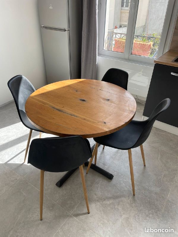 Table + 4 chaises neuves (image 1)