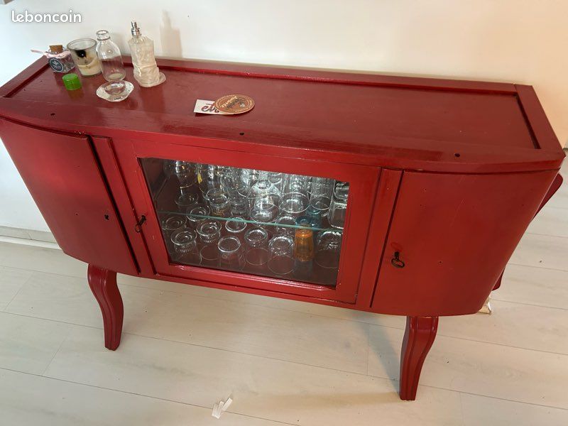 Petit meuble rouge vitrée (image 1)