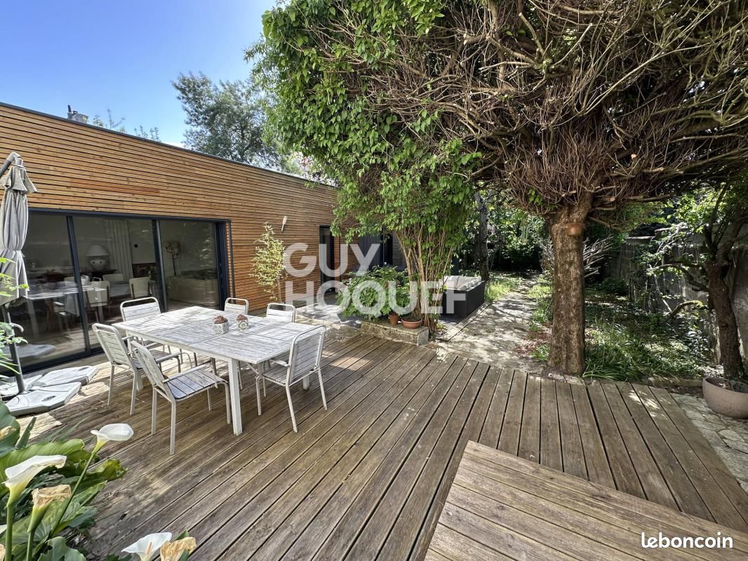 Maison 10 pièces 240 m² · à Nantes · 240 m² · 699 000 €
