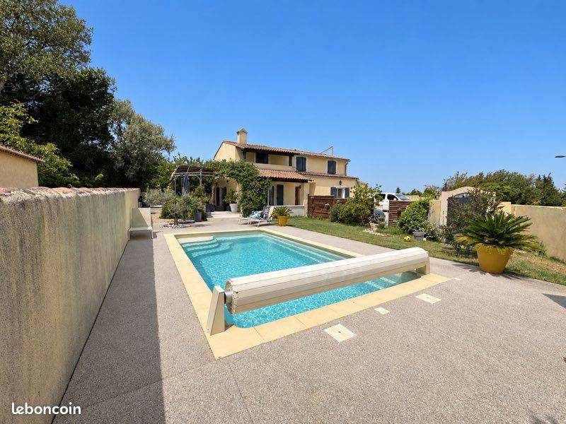 Maison 7 pièces 145 m² · à Saint-Saturnin-lès-Avignon · 145 m² · 330 000 €
