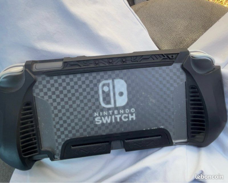Nintendo Switch (image 1)