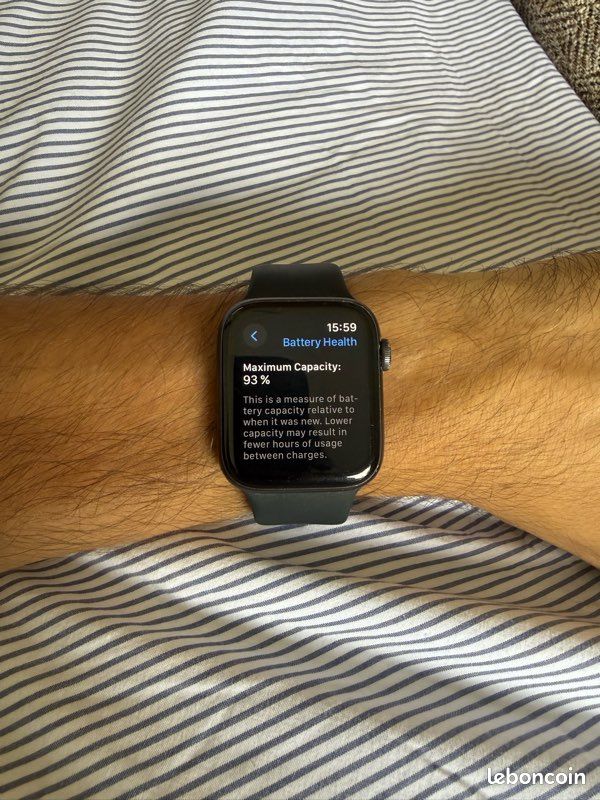 Apple Watch SE 44 mm GPS - Space Gray - Très bon état (image 4)