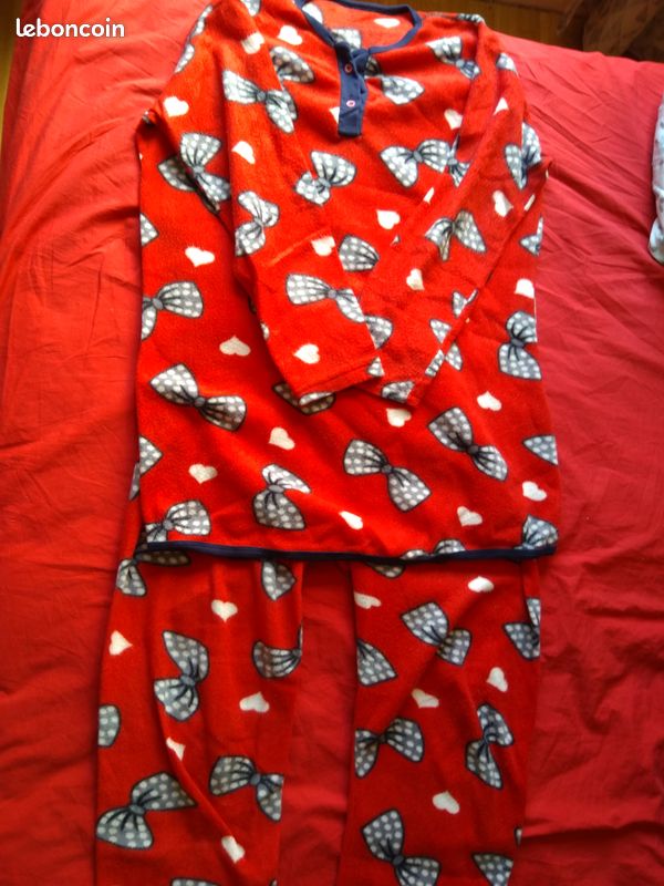Pyjamas rouge noeud papillons (image 1)
