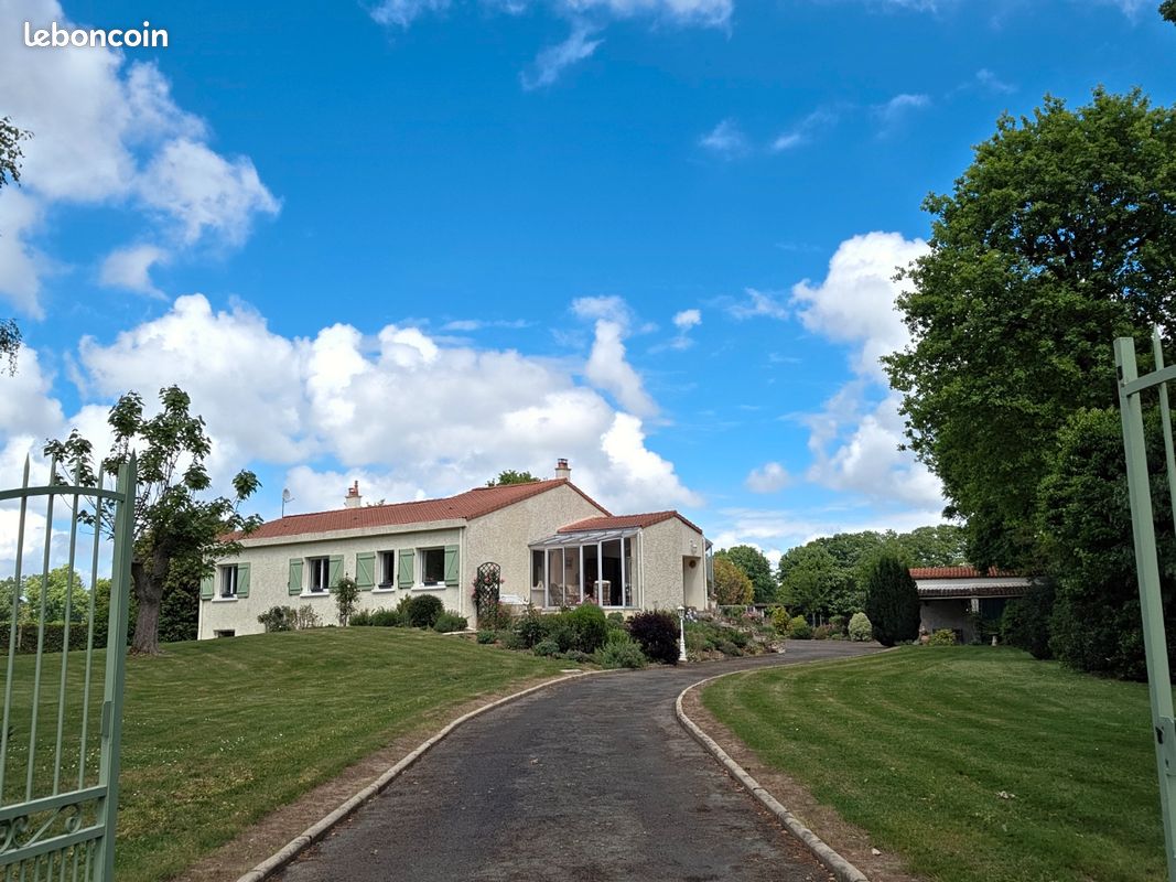 Maison 5 pièces 142 m² · à La Ferrière · 142 m² · 295 000 €