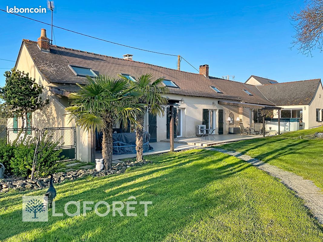 Maison 9 pièces 239 m² · à Les Touches · 239 m² · 313 000 €