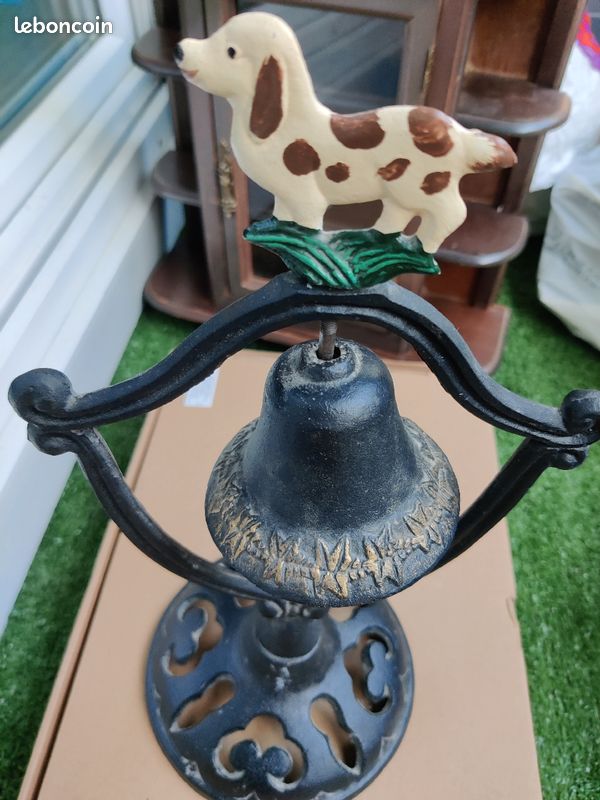 Clochette de jardin en métal sur pied Motif chien (image 2)