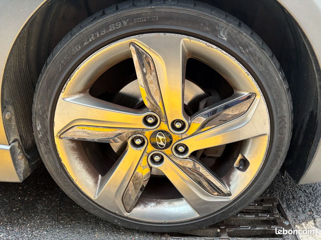 Hyundai VELOSTER Turbo 1.6 T-GDI 186 ch (image 10)