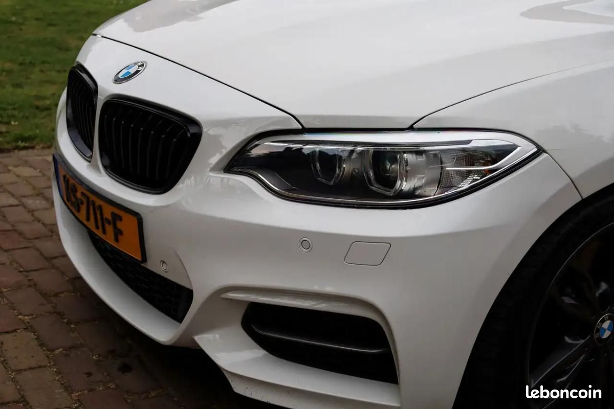 BMW M2 328 ch ARRIÈRE - BOITE MANUELLE M SPORT CAMÉRA D'AIDE AU STATIONNEMENT TOIT OUVRANT VOLANT... (image 3)