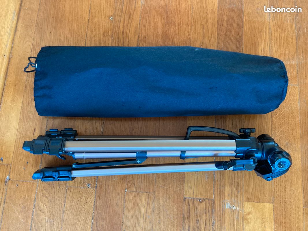 Camescope + pied + accessoires (image 3)