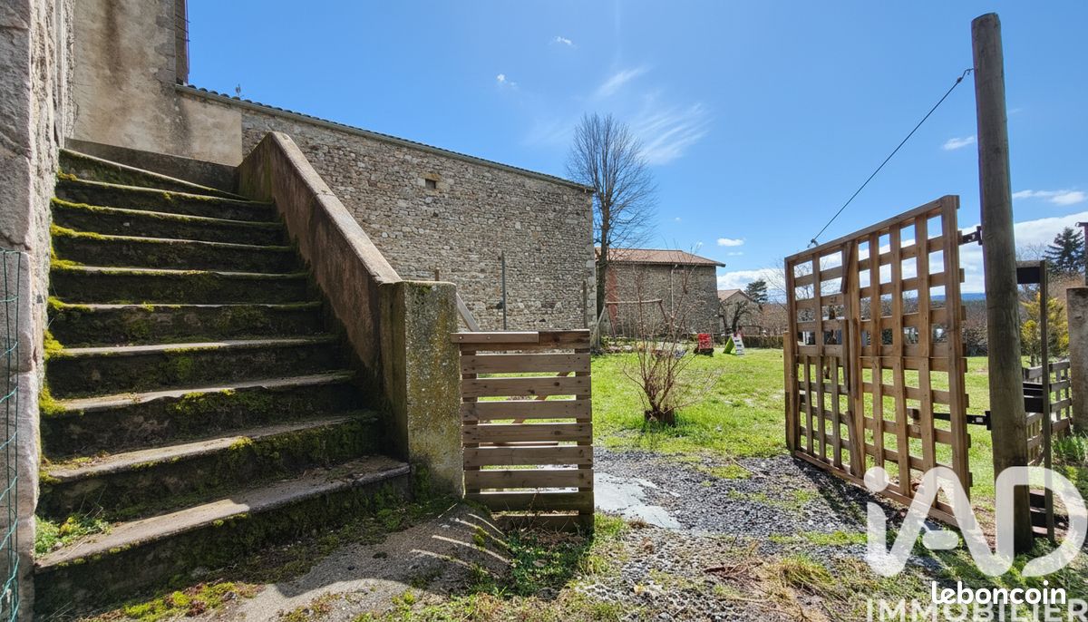 Maison 5 pièces 128 m² · à Saint-Pierre-du-Champ · 128 m² · 133 000 €