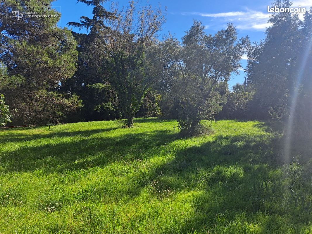 Terrain à bâtir de 850 m² à SAINT-LAURENT-DES-ARBRES (30) · 150 000 €