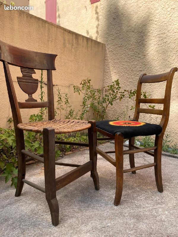 Table et chaises anciennes en bois (image 2)