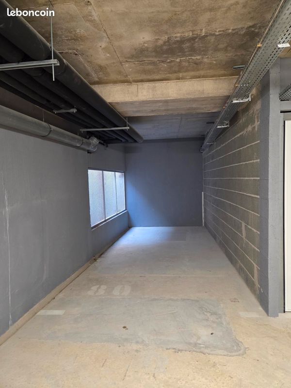 Place de parking à Louer en sous sol dans résidence proche de la gare · à Chartres · 60 €/mois