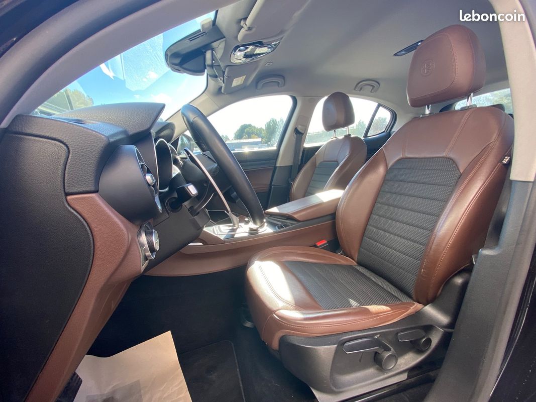 Alfa Romeo STELVIO Lusso Q4 (image 13)