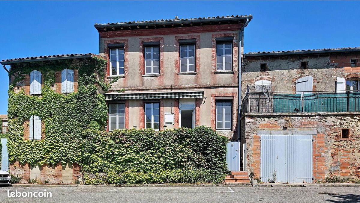 Maison 8 pièces 210 m² · à Bourg-Saint-Bernard · 210 m² · 240 000 €