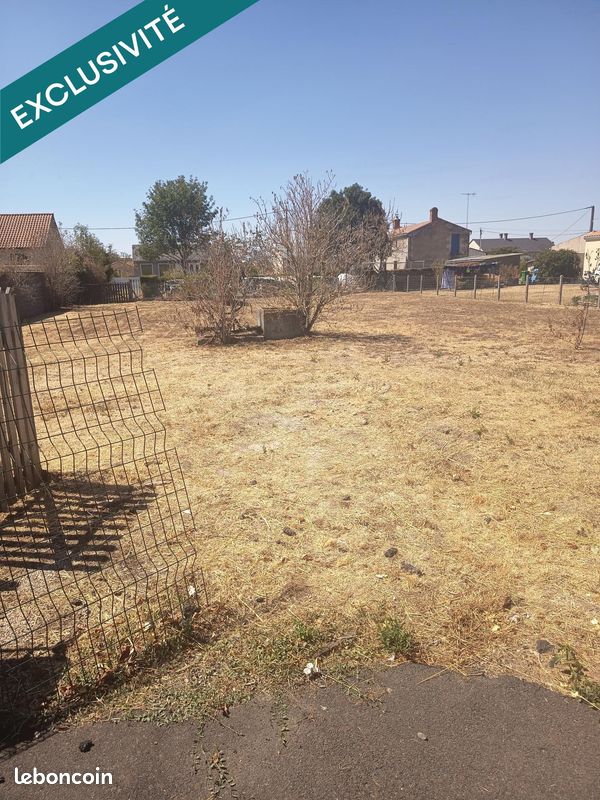 Terrain 893 m² · à Loretz-d'Argenton · 893 m² · 23 000 €