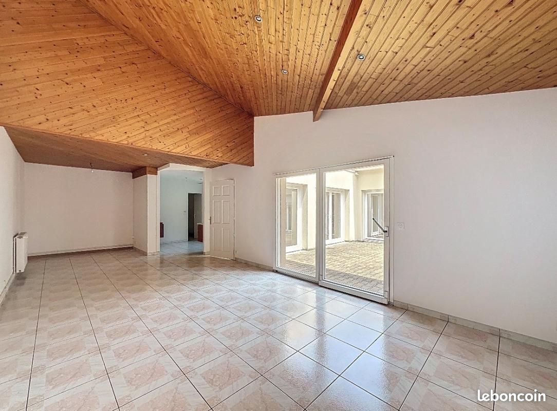 Appartement 3 pièces 109 m² · à Villeneuve-sur-Lot · 109 m² · 890 €