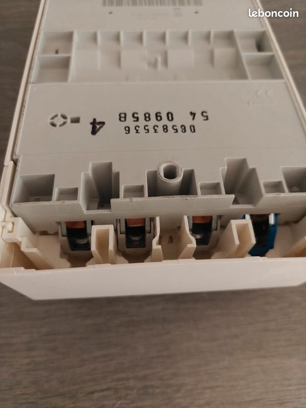 Hager Disjoncteur de branchement différentiel 4p 10/30A HDA 430S 500ma sélectifs (image 3)