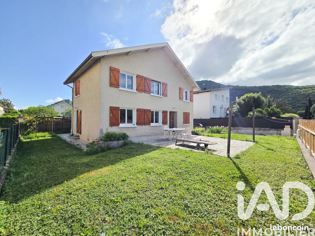 Maison 8 pièces 160 m² · à Poisat · 160 m² · 380 000 €
