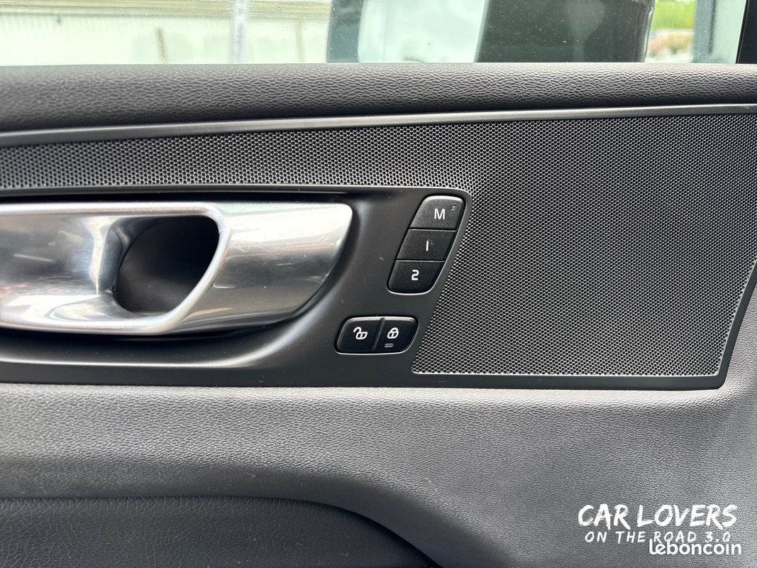 VOLVO XC60 B4 197 ch Geartronic 8 Plus Style Chrome (image 25)