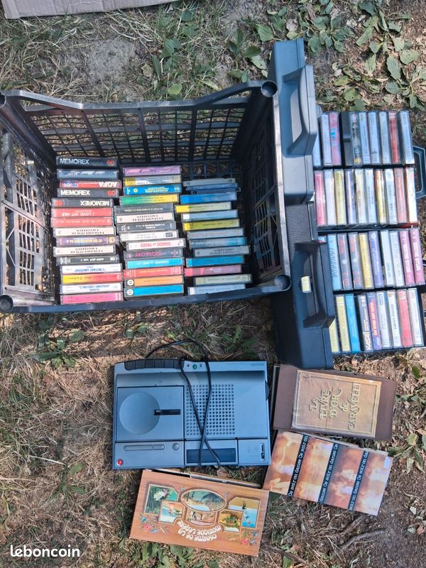 Lot k7 audio et lecteur (image 1)